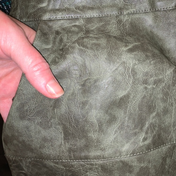 LF Mint Vanilla Vegan Leather Mini Skirt - Size 8 - Picture 4 of 6